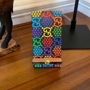 Cell phone charging stand Bamboo - handmade from authentic materials. NEW